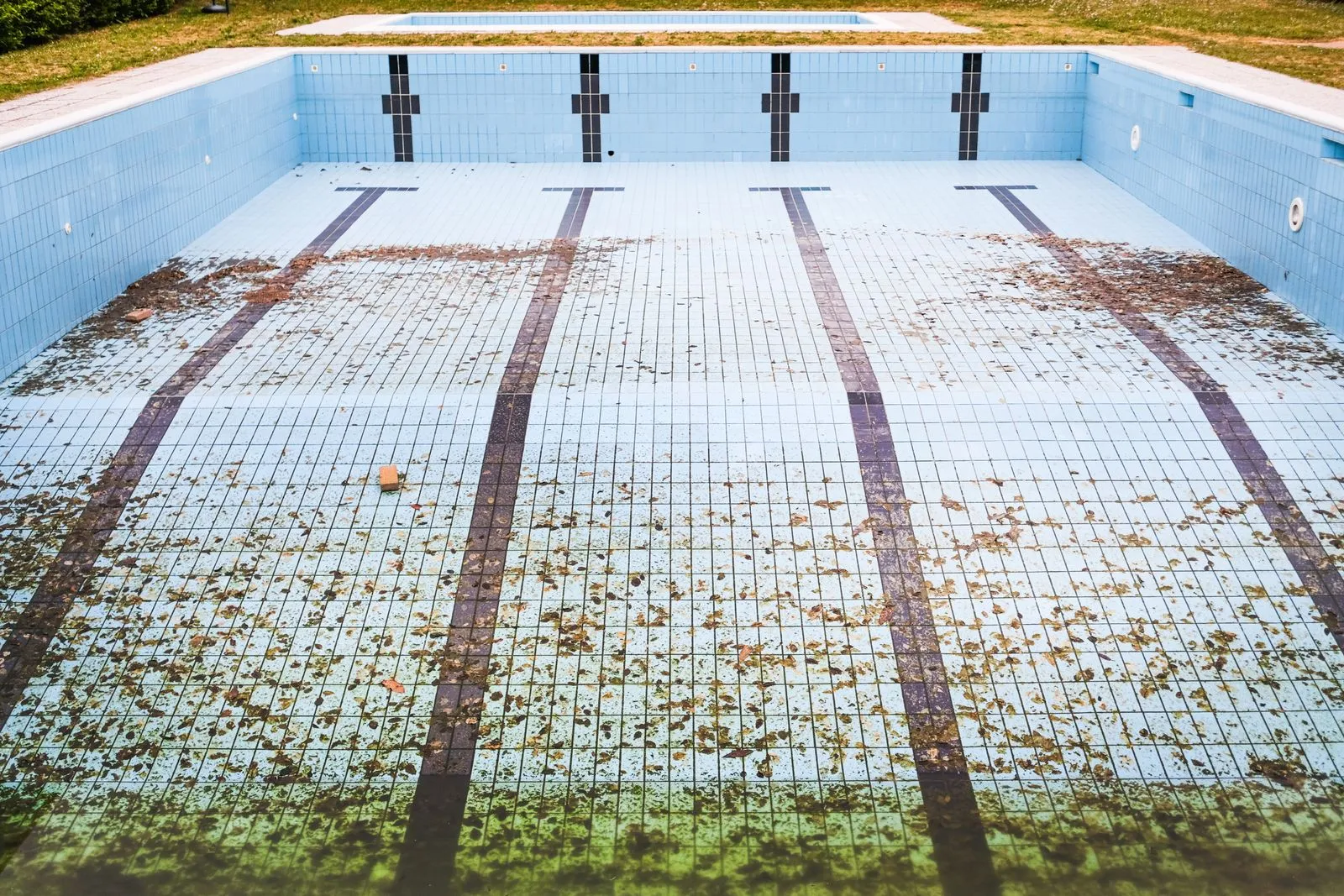 What Does Green Pool Cleanup Involve?